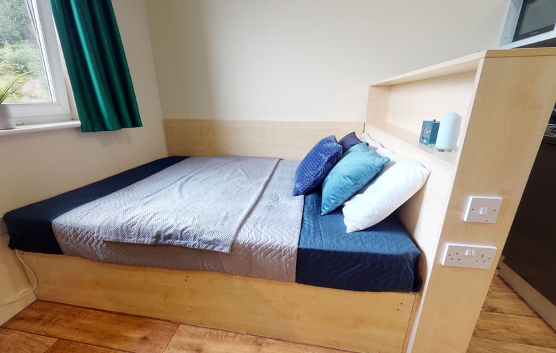 Bronze Studio, iQ Ty Willis House, 6-8 High Street, City Centre, Bangor - Image 1