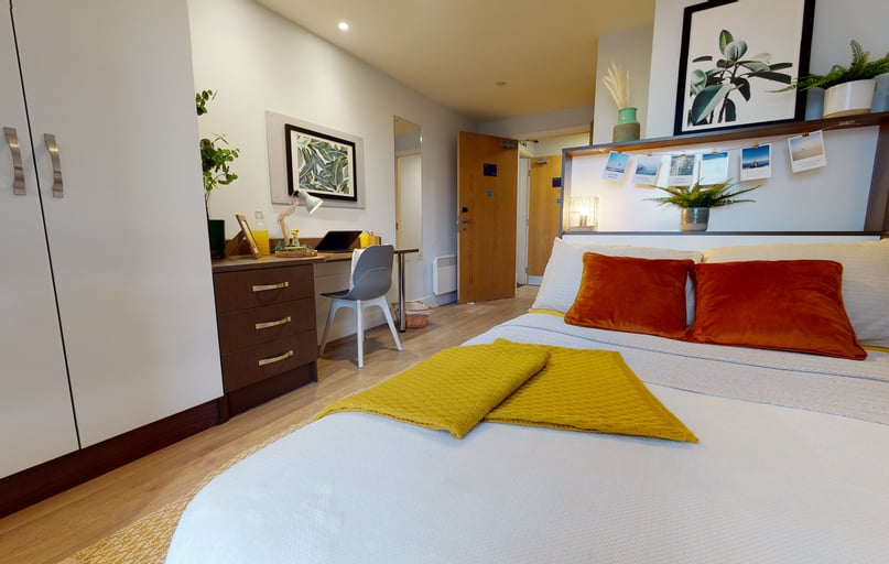 Gold En Suite Premium, iQ Penworks House, 5 Moland Street, City Centre, Birmingham - Image 1