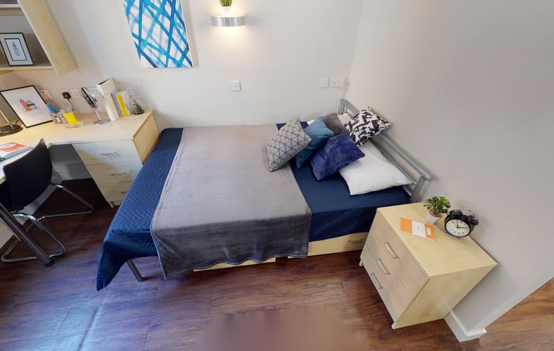 Bronze Studio, iQ Arkwright House, Tumbling Hill Street, City Centre, Bradford - Image 1