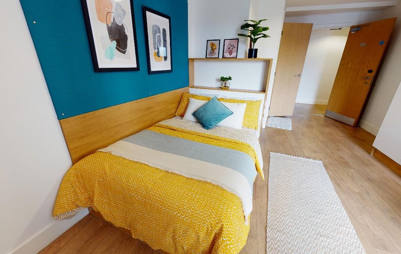 Gold En Suite Plus, iQ Abacus House, 6-11 Baker Street, City Centre, Brighton - Image 1