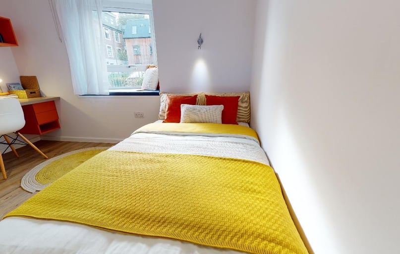 Bronze 2 Bed Apartment, iQ Brighton, 7 The Furlong, Coombe Road, Brighton - Image 1