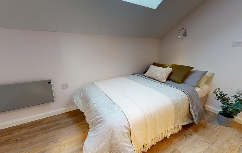 Silver 2 Bed Apartment, iQ Brighton, 7 The Furlong, Coombe Road, Brighton - Image 1