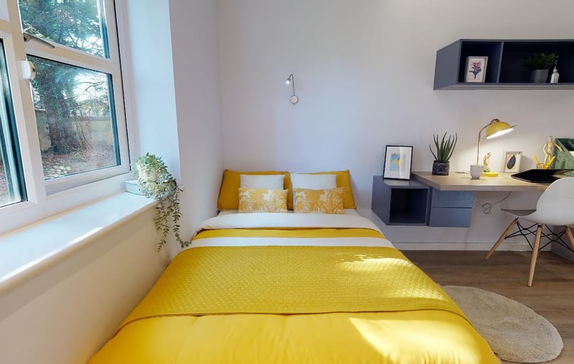 Silver En Suite, iQ The Podium, 70 Egham Hill, City Centre, Egham - Image 1