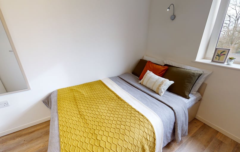 Bronze En Suite, iQ The Pad, 71 Egham Hill, City Centre, Egham - Image 1