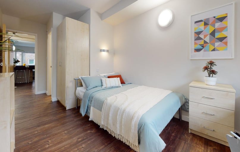 Silver En Suite Deluxe, iQ Aspley House, Firth Street, City Centre, Huddersfield - Image 1