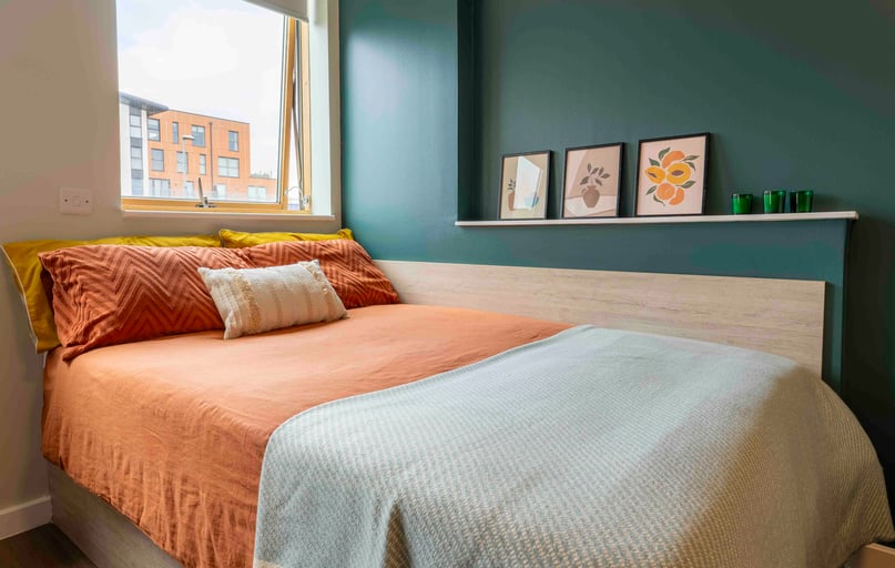 Bronze En Suite, iQ Kingston, 15 Wood Street, City Centre, Kingston - Image 1