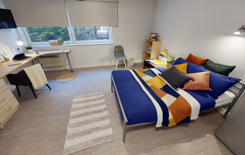 Silver Studio, iQ Marsden House, 1-3 Burley Road, City Centre, Leeds - Image 1