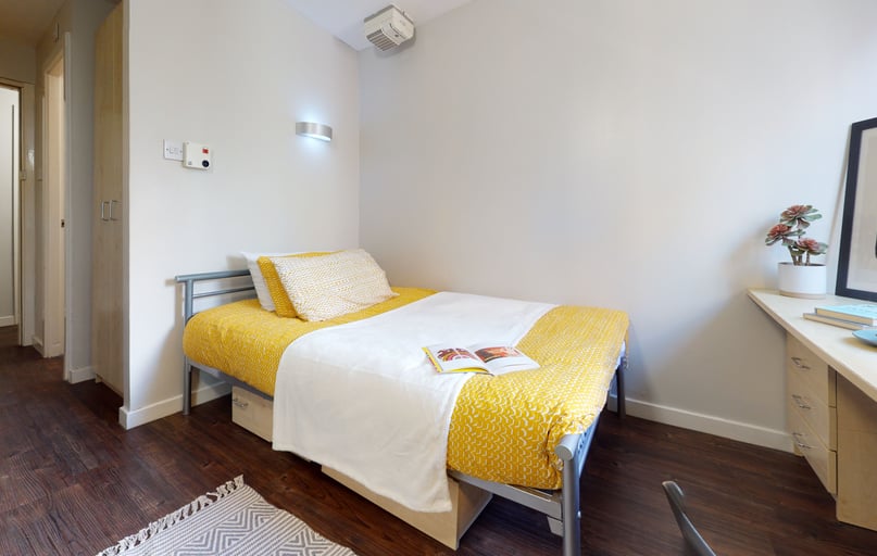 Silver En Suite, iQ Great Newton House, 7 Lower Gill Street, City Centre, Liverpool - Image 1