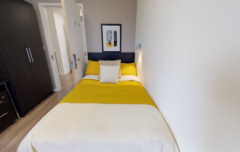 Bronze 2 Bed Apt Plus, iQ City, 11 Bastwick Street, Finsbury, London - Image 1