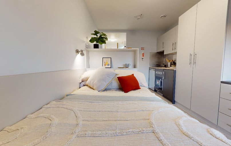 Bronze Studio Plus, iQ City, 11 Bastwick Street, Finsbury, London - Image 1