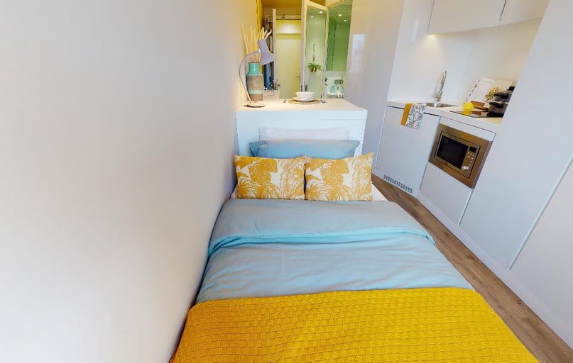 Bronze Studio Premium, iQ East Court, 450 Mile End Road, Mile End, London - Image 1