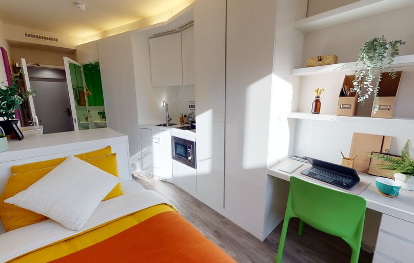 Silver Studio Premium, iQ East Court, 450 Mile End Road, Mile End, London - Image 1