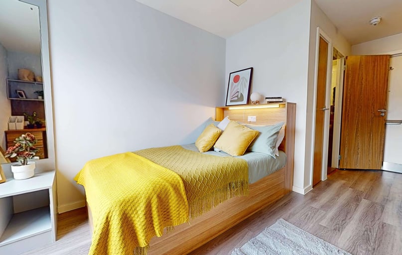 Bronze Studio Premium, iQ Sterling Court, 6 Lakeside Way, Wembley, London - Image 1