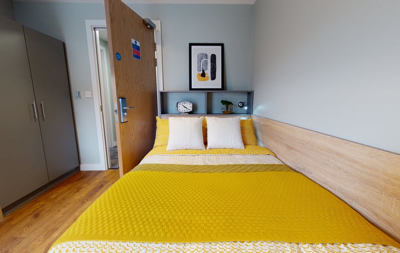 4-Bed Silver Room, iQ Knight House, 75 St George's Close, City Centre, Sheffield - Image 1