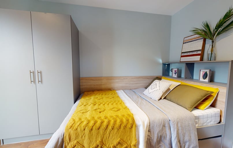 5-Bed Silver Room, iQ Knight House, 75 St George's Close, City Centre, Sheffield - Image 1