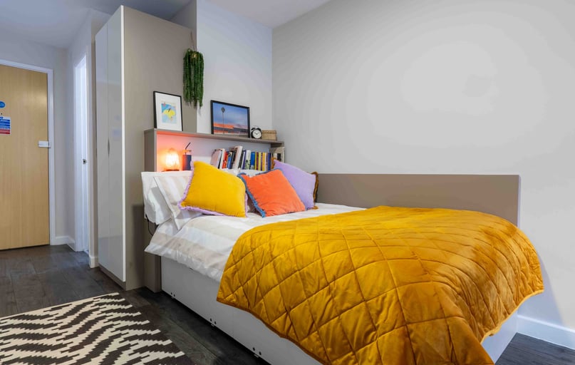 Gold En Suite, iQ Ty Willis House, 6-8 High Street, City Centre, Bangor - Image 1