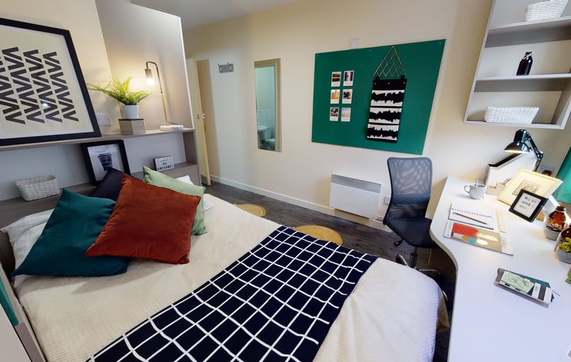 Silver En Suite-2627, iQ Ty Willis House, 6-8 High Street, City Centre, Bangor - Image 1