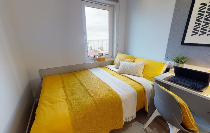 Bronze En Suite, iQ Broderick House, 140 Bath Row, City Centre, Birmingham - Image 1