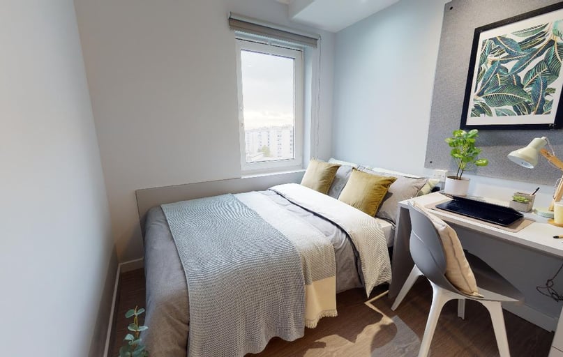 Gold En Suite, iQ Broderick House, 140 Bath Row, City Centre, Birmingham - Image 1