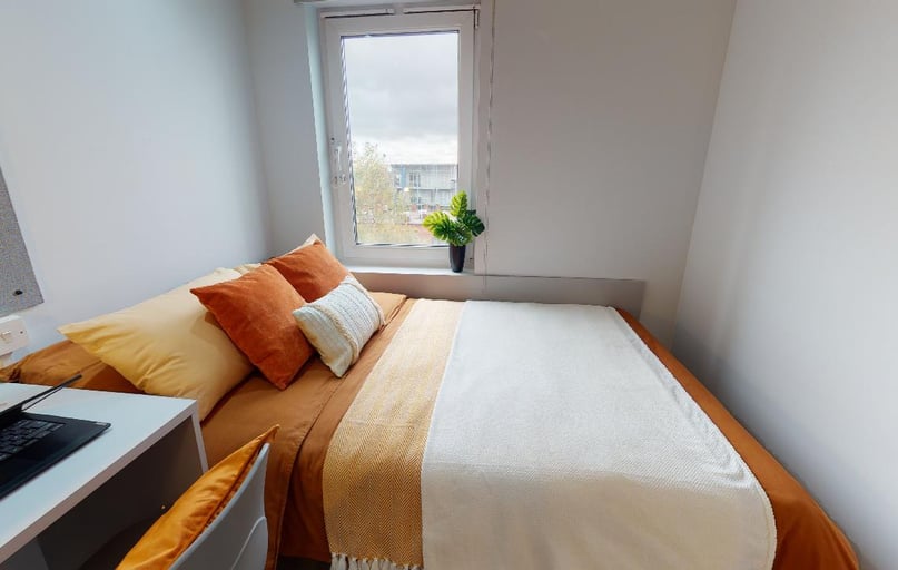 Platinum En Suite, iQ Broderick House, 140 Bath Row, City Centre, Birmingham - Image 1