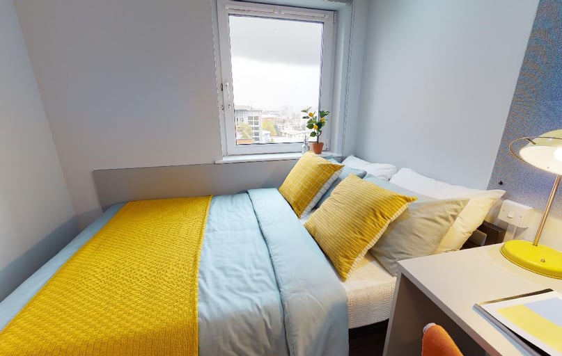 Silver En Suite, iQ Broderick House, 140 Bath Row, City Centre, Birmingham - Image 1