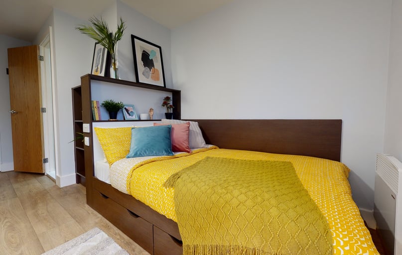 Gold En Suite, iQ Penworks House, 5 Moland Street, City Centre, Birmingham - Image 1