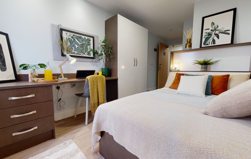 Platinum En Suite, iQ Penworks House, 5 Moland Street, City Centre, Birmingham - Image 1