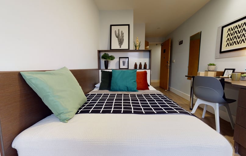 Silver En Suite Plus, iQ Penworks House, 5 Moland Street, City Centre, Birmingham - Image 1