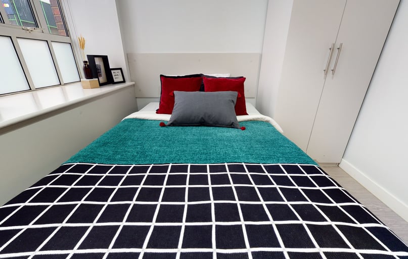 2 Bed Apartment, iQ Studios 51, 30 Bagot Street, City Centre, Birmingham - Image 1