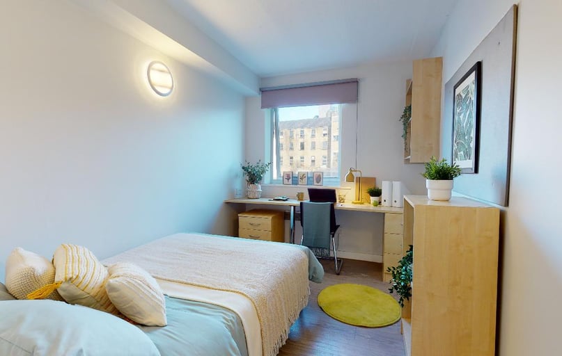 Gold En Suite, iQ Arkwright House, Tumbling Hill Street, City Centre, Bradford - Image 1