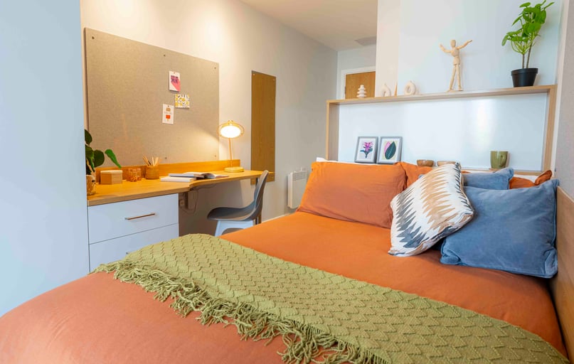 Bronze En Suite, iQ Abacus House, 6-11 Baker Street, City Centre, Brighton - Image 1