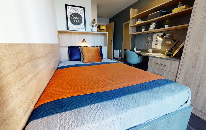 Silver En Suite Plus, iQ Abacus House, 6-11 Baker Street, City Centre, Brighton - Image 1