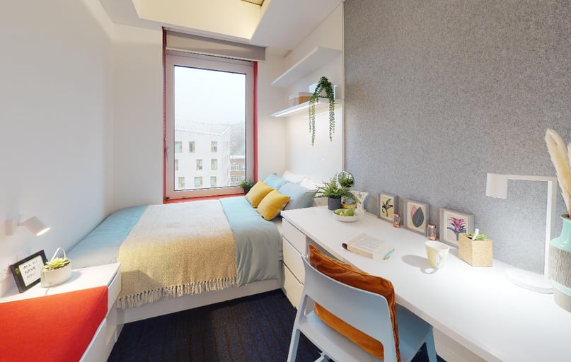 Bronze En Suite, iQ Brighton, 7 The Furlong, Coombe Road, Brighton - Image 1