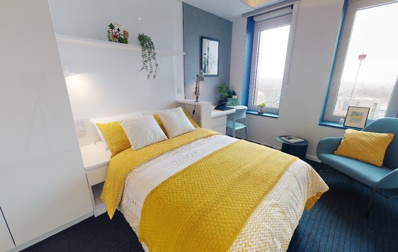 Bronze En Suite Large DDA, iQ Brighton, 7 The Furlong, Coombe Road, Brighton - Image 1