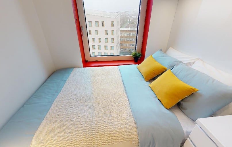 Bronze En Suite Plus, iQ Brighton, 7 The Furlong, Coombe Road, Brighton - Image 1