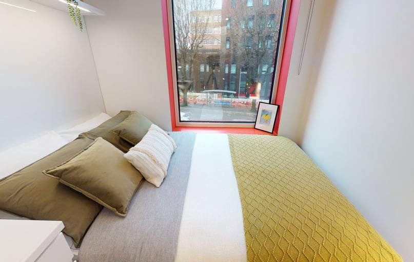 Silver En Suite Plus, iQ Brighton, 7 The Furlong, Coombe Road, Brighton - Image 1