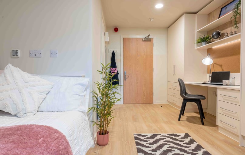 Bronze Studio, iQ Longwood Place, Longwood Close, Earlsdon, Coventry - Image 1