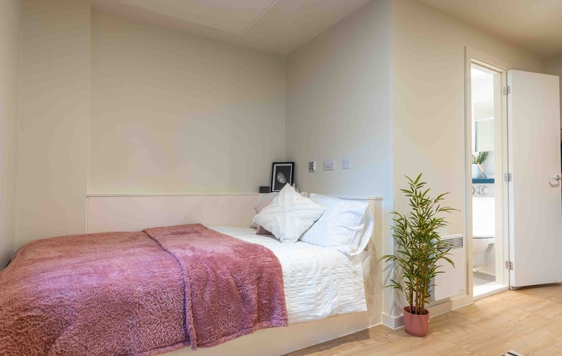 Bronze Studio Plus, iQ Longwood Place, Longwood Close, Earlsdon, Coventry - Image 1