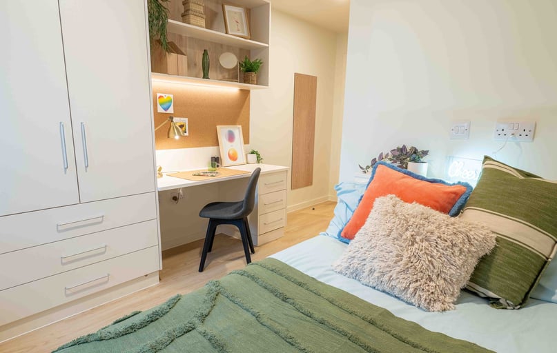 Gold En Suite Plus, iQ Longwood Place, Longwood Close, Earlsdon, Coventry - Image 1