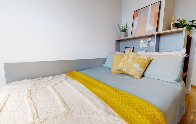 Bronze En Suite Deluxe, iQ Weaver Place, Bishop Street, City Centre, Coventry - Image 1