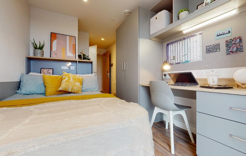 Bronze En Suite Plus, iQ Weaver Place, Bishop Street, City Centre, Coventry - Image 1