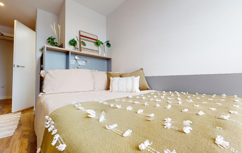 Bronze En Suite Premium, iQ Weaver Place, Bishop Street, City Centre, Coventry - Image 1