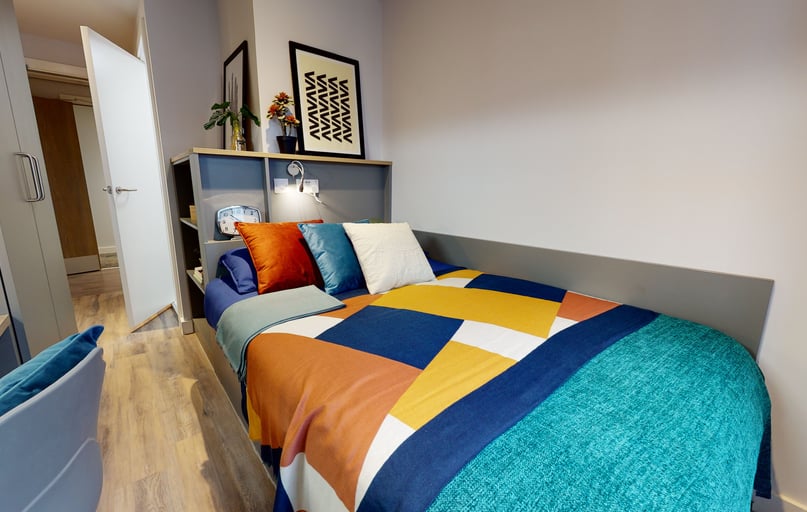 Diamond En Suite Plus, iQ Weaver Place, Bishop Street, City Centre, Coventry - Image 1