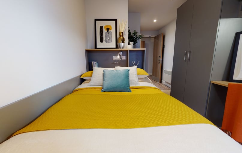 Gold En Suite, iQ Weaver Place, Bishop Street, City Centre, Coventry - Image 1