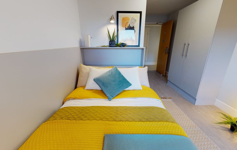 Gold En Suite, iQ Fountainbridge, 114 Dundee Street, Haymarket, Edinburgh - Image 1