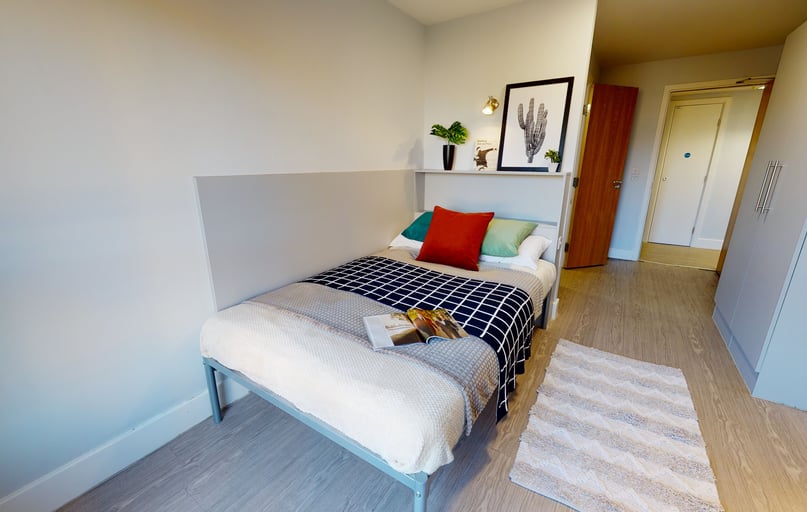 Silver En Suite, iQ Fountainbridge, 114 Dundee Street, Haymarket, Edinburgh - Image 1