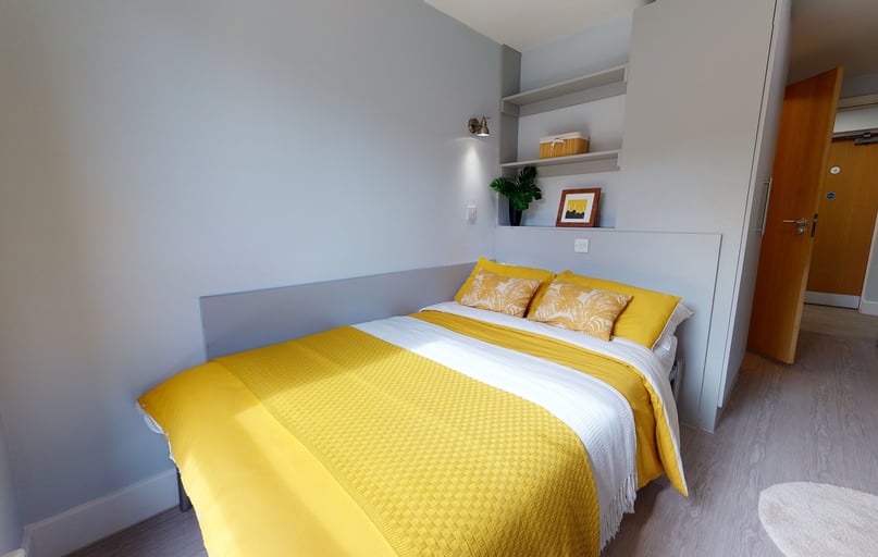 Silver En Suite, iQ Grove, 69 Grove Street, New Town, Edinburgh - Image 1