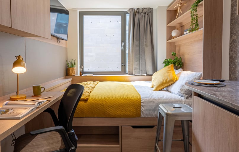 Bronze Studio, iQ The Mont, 13 Rilbank Terrace, Marchmont, Edinburgh - Image 1