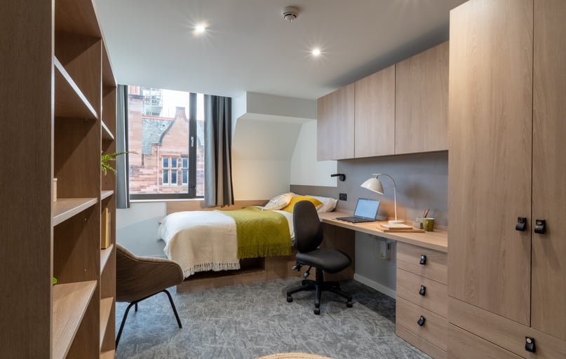 Diamond Studio Plus, iQ The Mont, 13 Rilbank Terrace, Marchmont, Edinburgh - Image 1