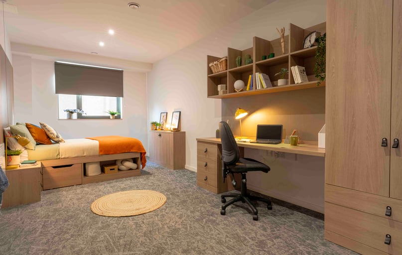 Gold En Suite, iQ The Mont, 13 Rilbank Terrace, Marchmont, Edinburgh - Image 1